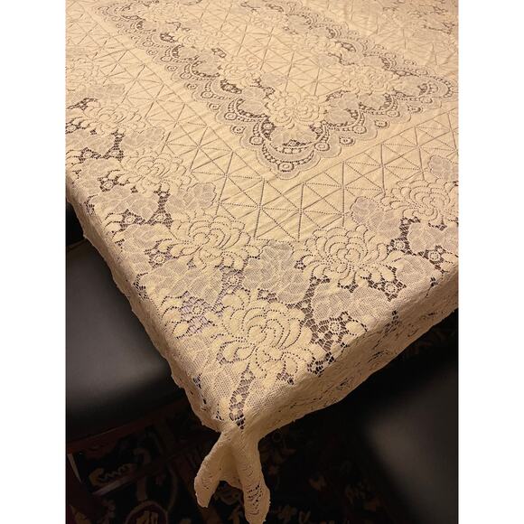 Reversible Vintage Ivory Lace Table Cover 66 x 86 - Picture 1 of 9